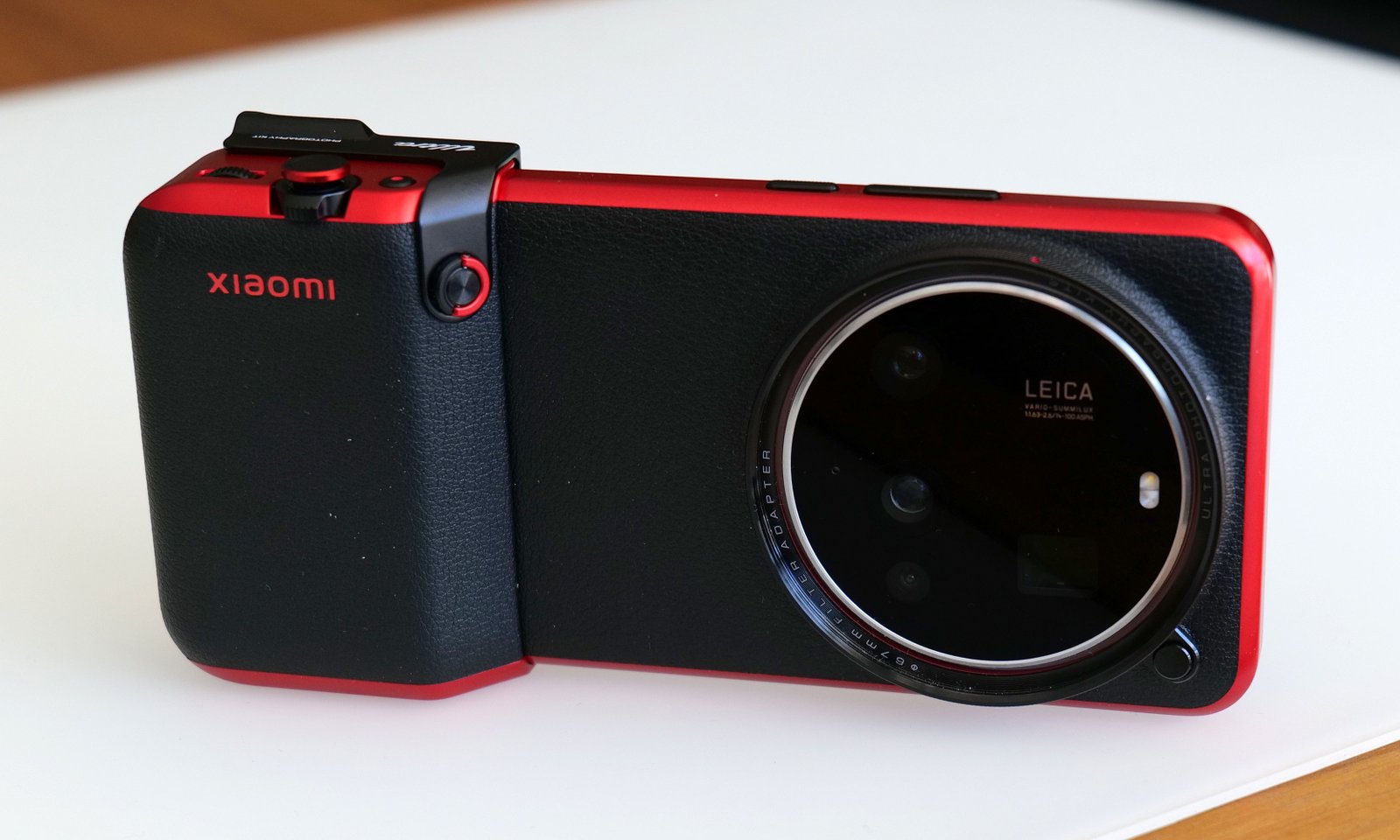 Xiaomi 15 Ultra com coleção de fotografia opcional.