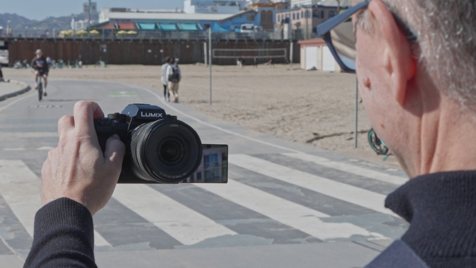 A Panasonic S1R II é uma excelente câmera de blog, graças ao sistema inovador de instalação.