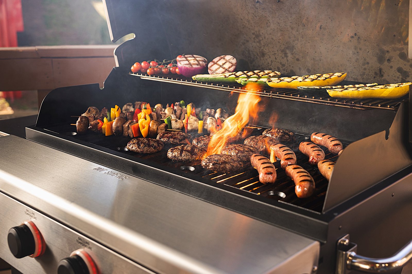 O X-Fire Pro no Recteq possui controle Sear adaptativo para que você possa ajustar a quantidade de chama que entra em contato com sua comida.